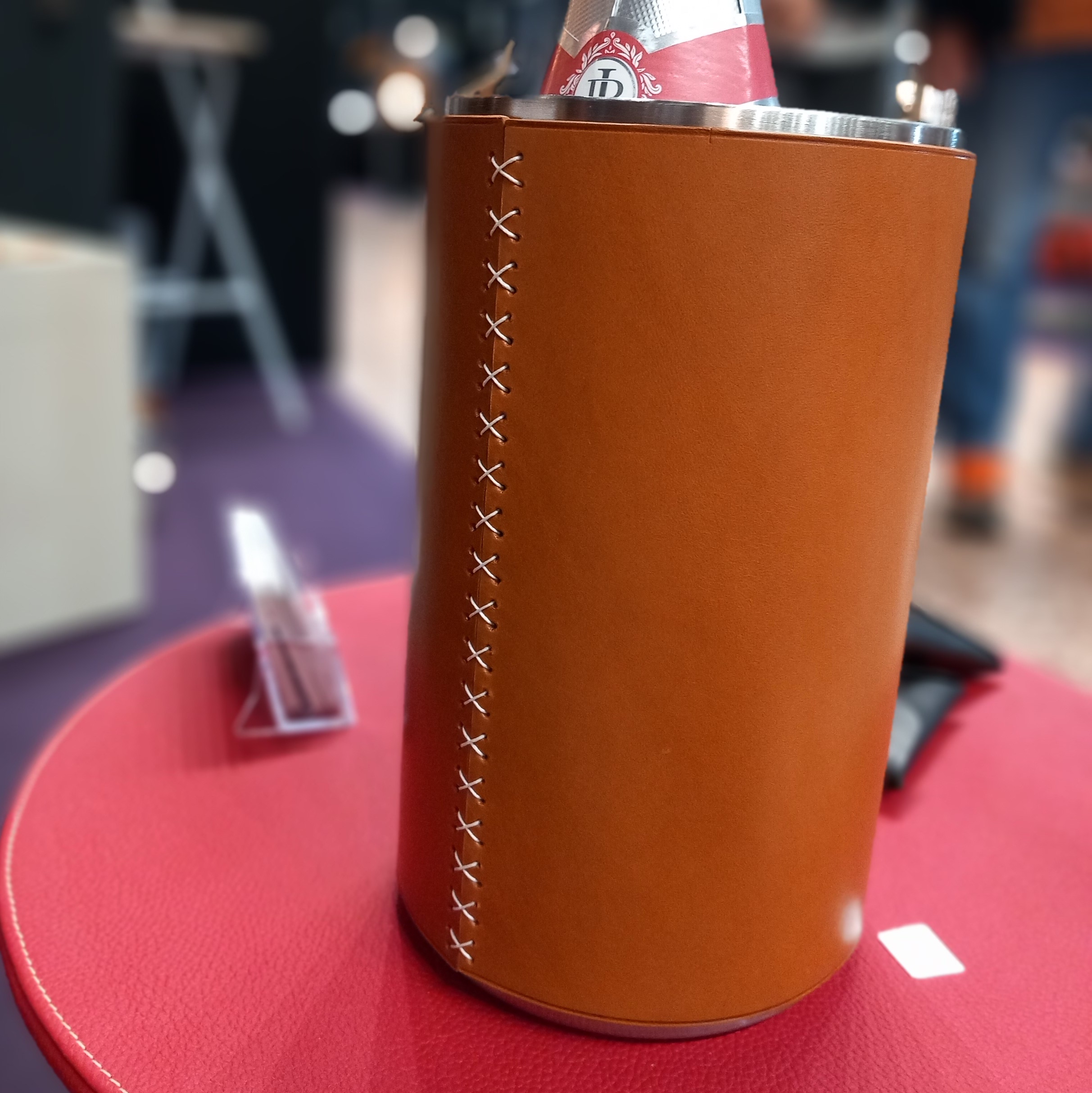 Rafraîchisseur de vin gainé de cuir – Image 2